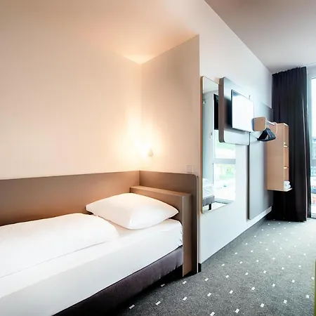 Stuttgart-neckarhafen Hotel 3*