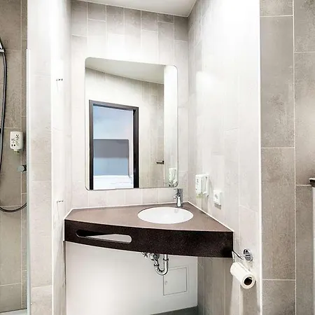 Stuttgart-neckarhafen Hotel 3*