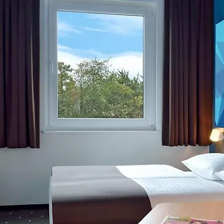 מלון Stuttgart-neckarhafen 3*