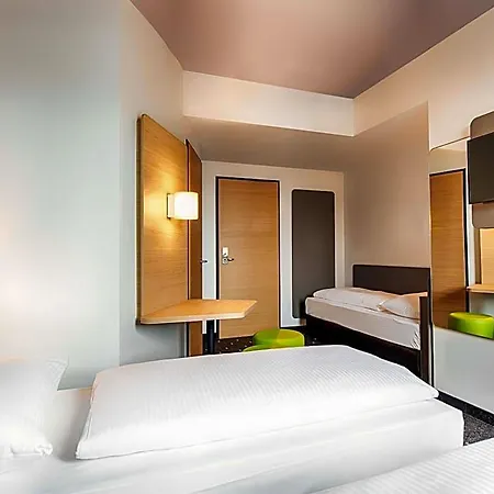 Stuttgart-neckarhafen Hotel 3*