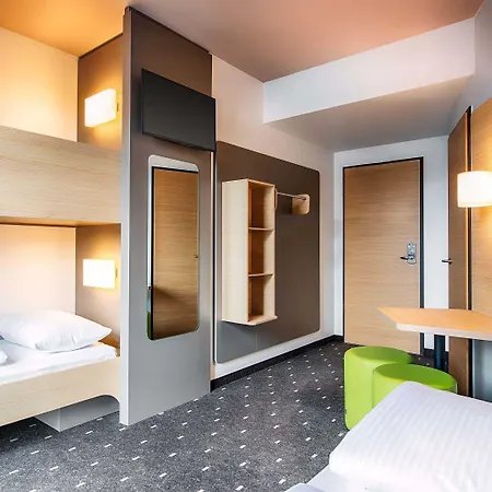 Stuttgart-neckarhafen Hotel 3*